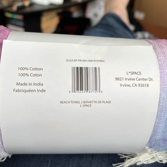 L* Space boho chiq Tye-dye beach towel oversized 🏝.  68 L X 30 W IN. All Cotton - Picture 3 of 3